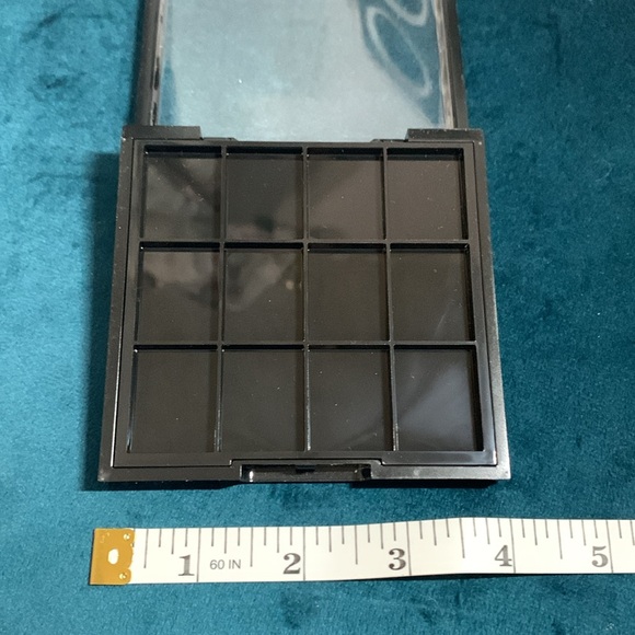 Set of 2 Empty Palettes - Picture 3 of 4